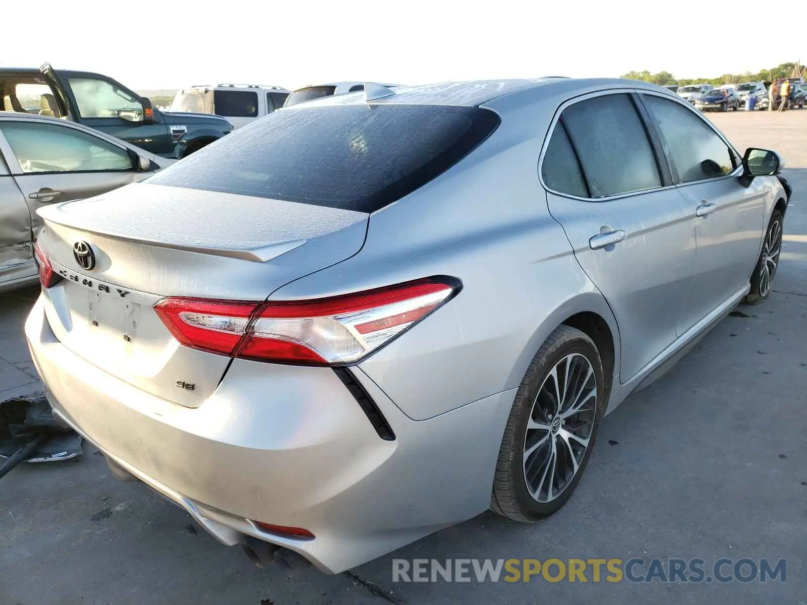 4 fotografías del automóvil dañado 4T1G11AK1LU384509 TOYOTA CAMRY 2020