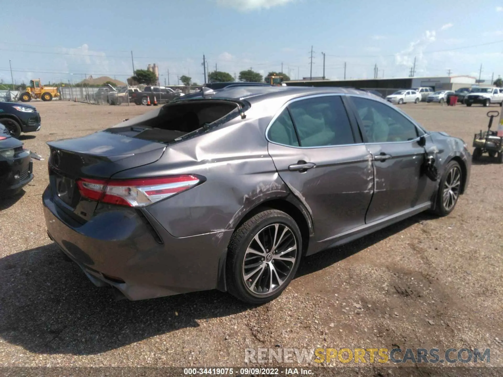 4 fotografías del automóvil dañado 4T1G11AK1LU506897 TOYOTA CAMRY 2020