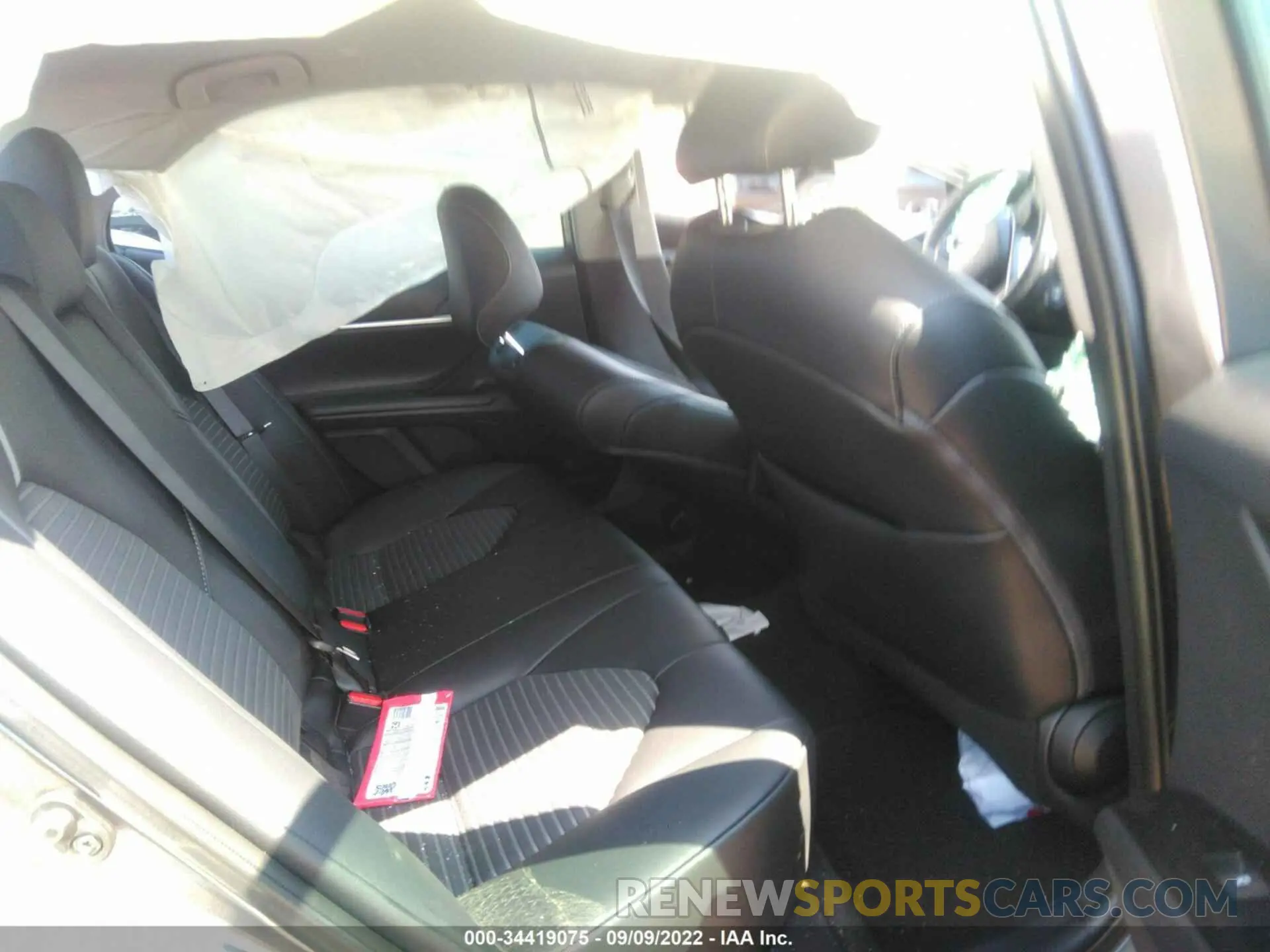 8 fotografías del automóvil dañado 4T1G11AK1LU506897 TOYOTA CAMRY 2020