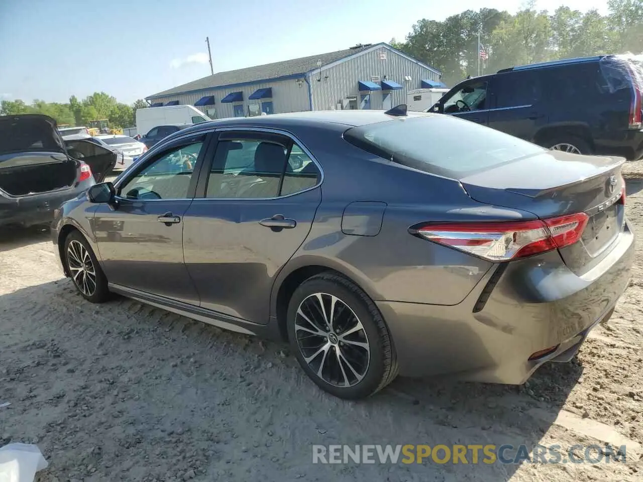 2 fotografías del automóvil dañado 4T1G11AK1LU862380 TOYOTA CAMRY 2020