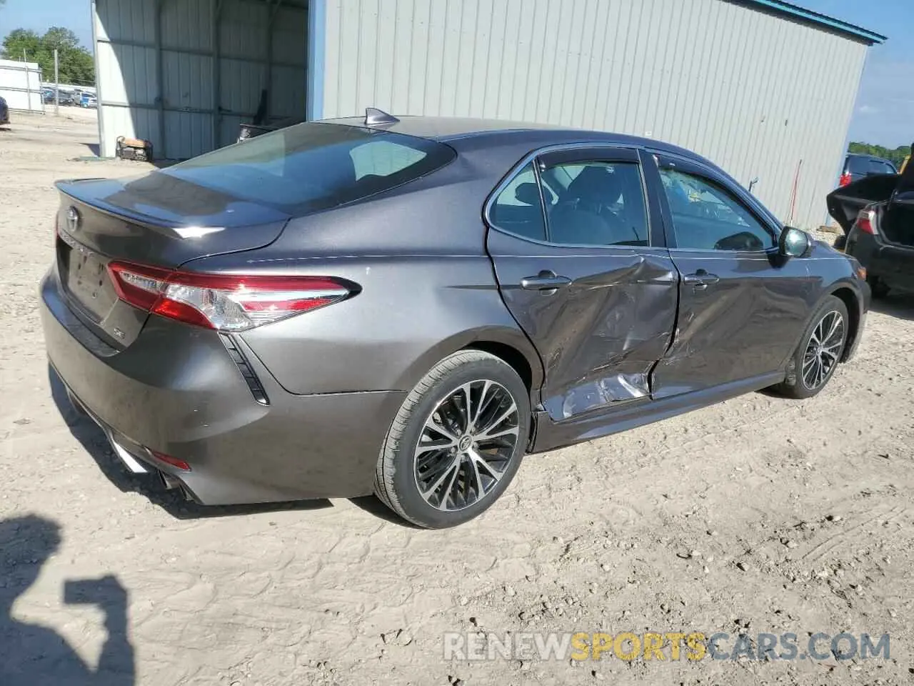 3 fotografías del automóvil dañado 4T1G11AK1LU862380 TOYOTA CAMRY 2020