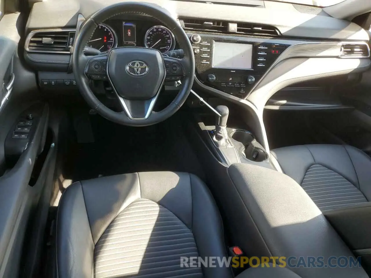 8 fotografías del automóvil dañado 4T1G11AK1LU862380 TOYOTA CAMRY 2020