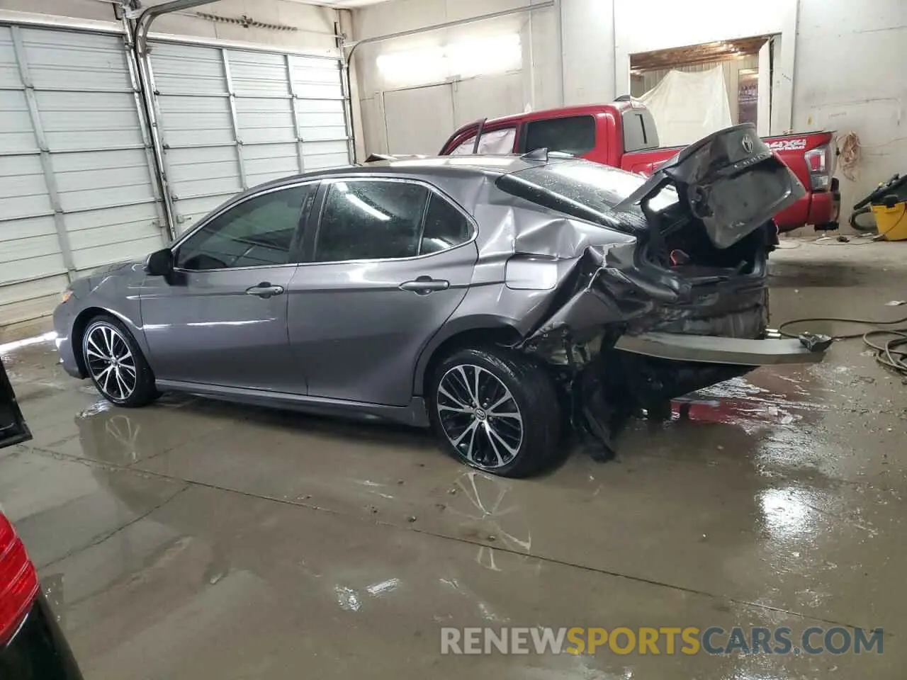 2 fotografías del automóvil dañado 4T1G11AK1LU908936 TOYOTA CAMRY 2020