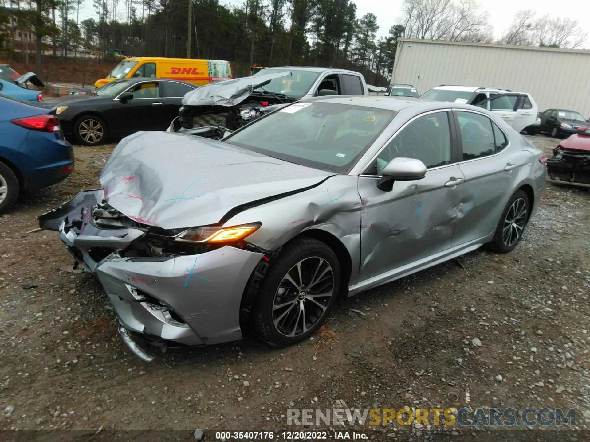 2 fotografías del automóvil dañado 4T1G11AK1LU927826 TOYOTA CAMRY 2020