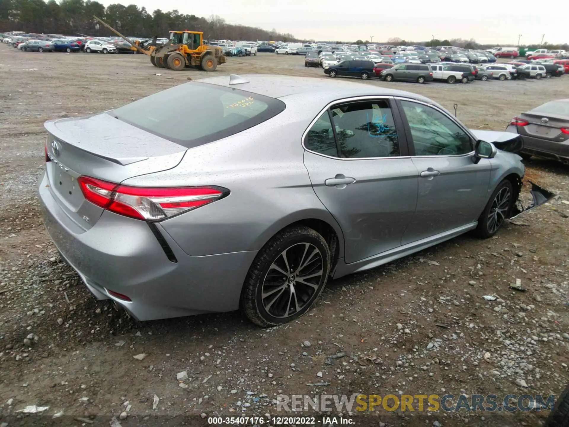 4 fotografías del automóvil dañado 4T1G11AK1LU927826 TOYOTA CAMRY 2020