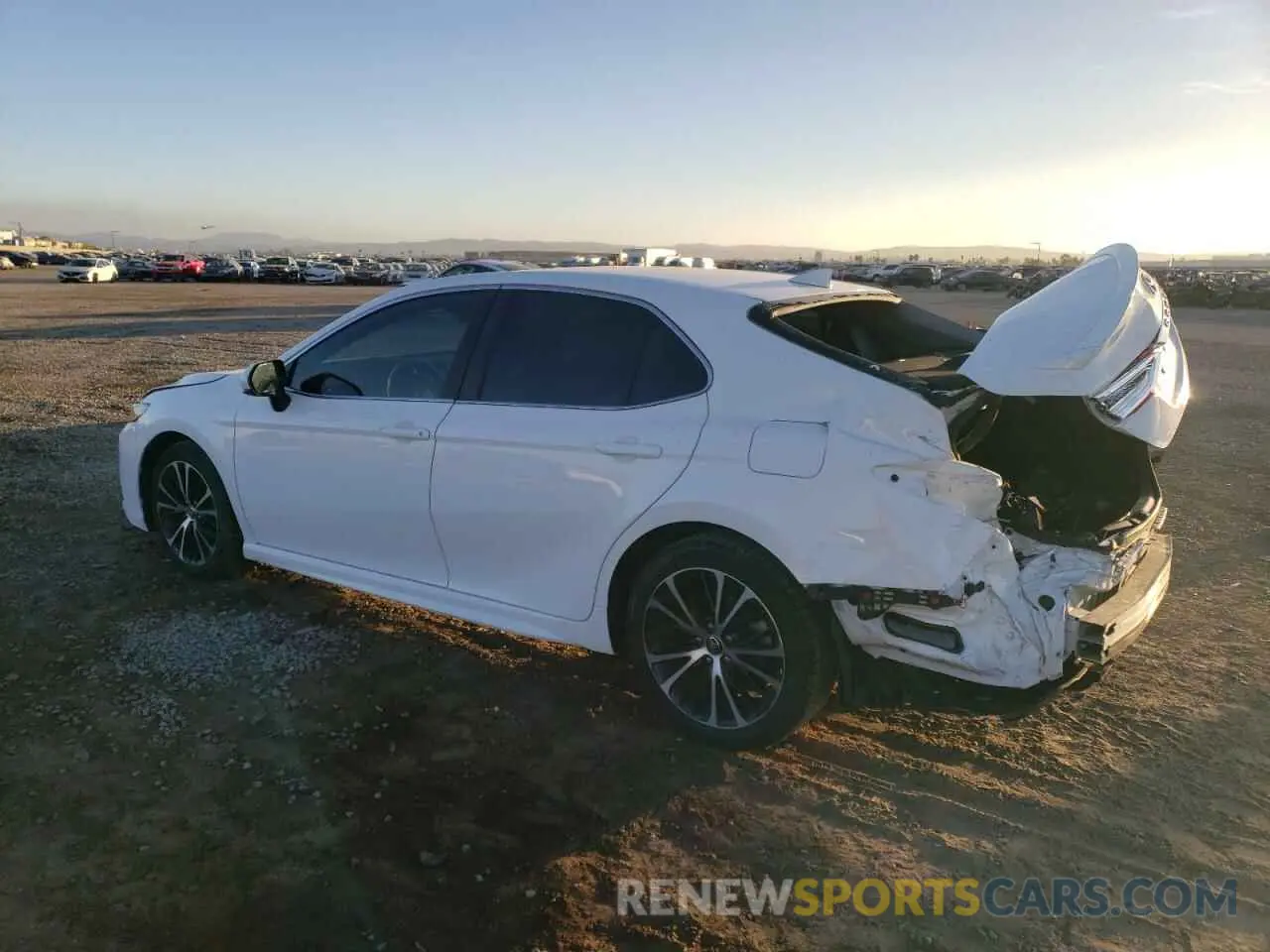 2 fotografías del automóvil dañado 4T1G11AK1LU974516 TOYOTA CAMRY 2020