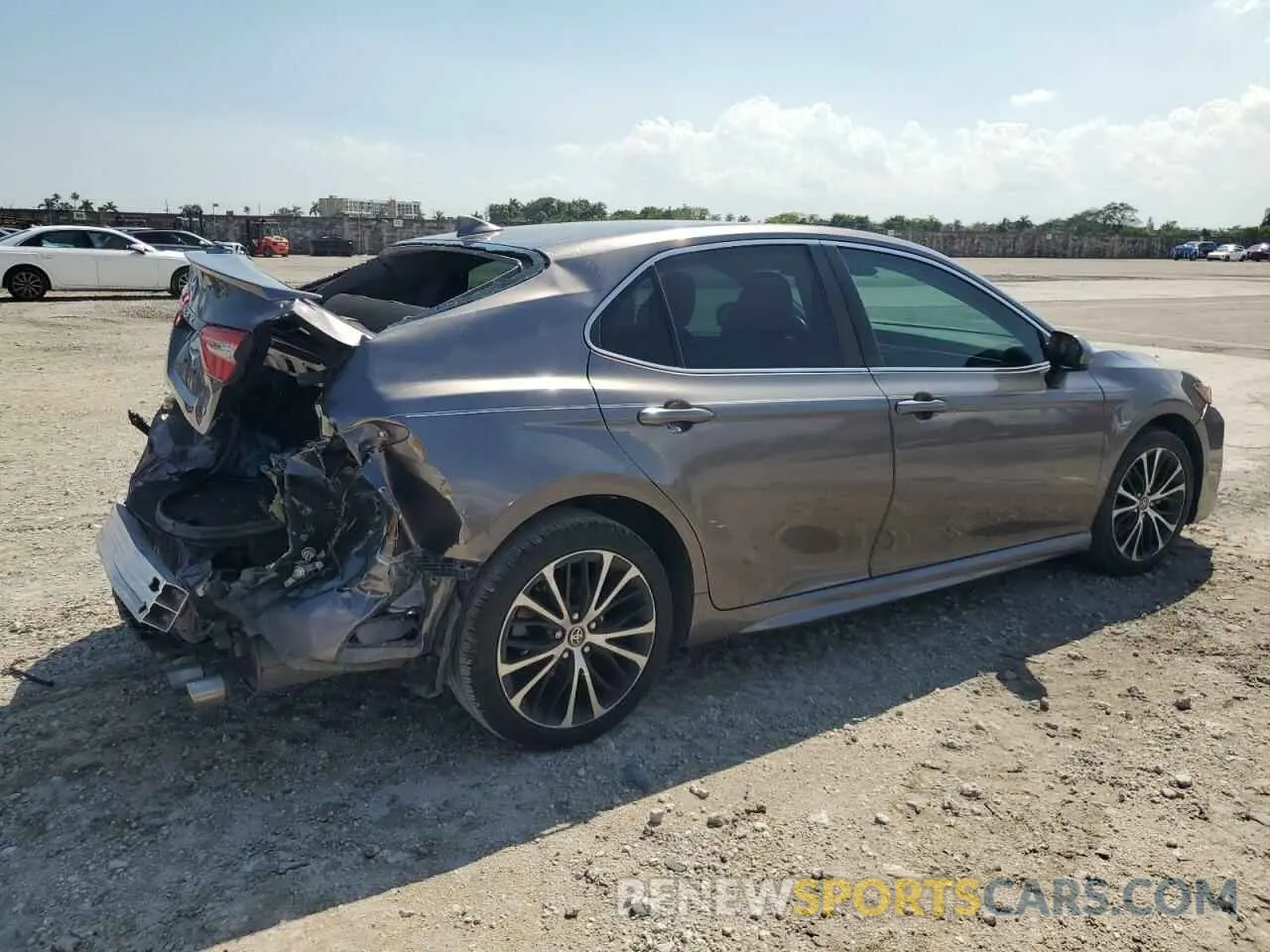 3 fotografías del automóvil dañado 4T1G11AK1LU975181 TOYOTA CAMRY 2020