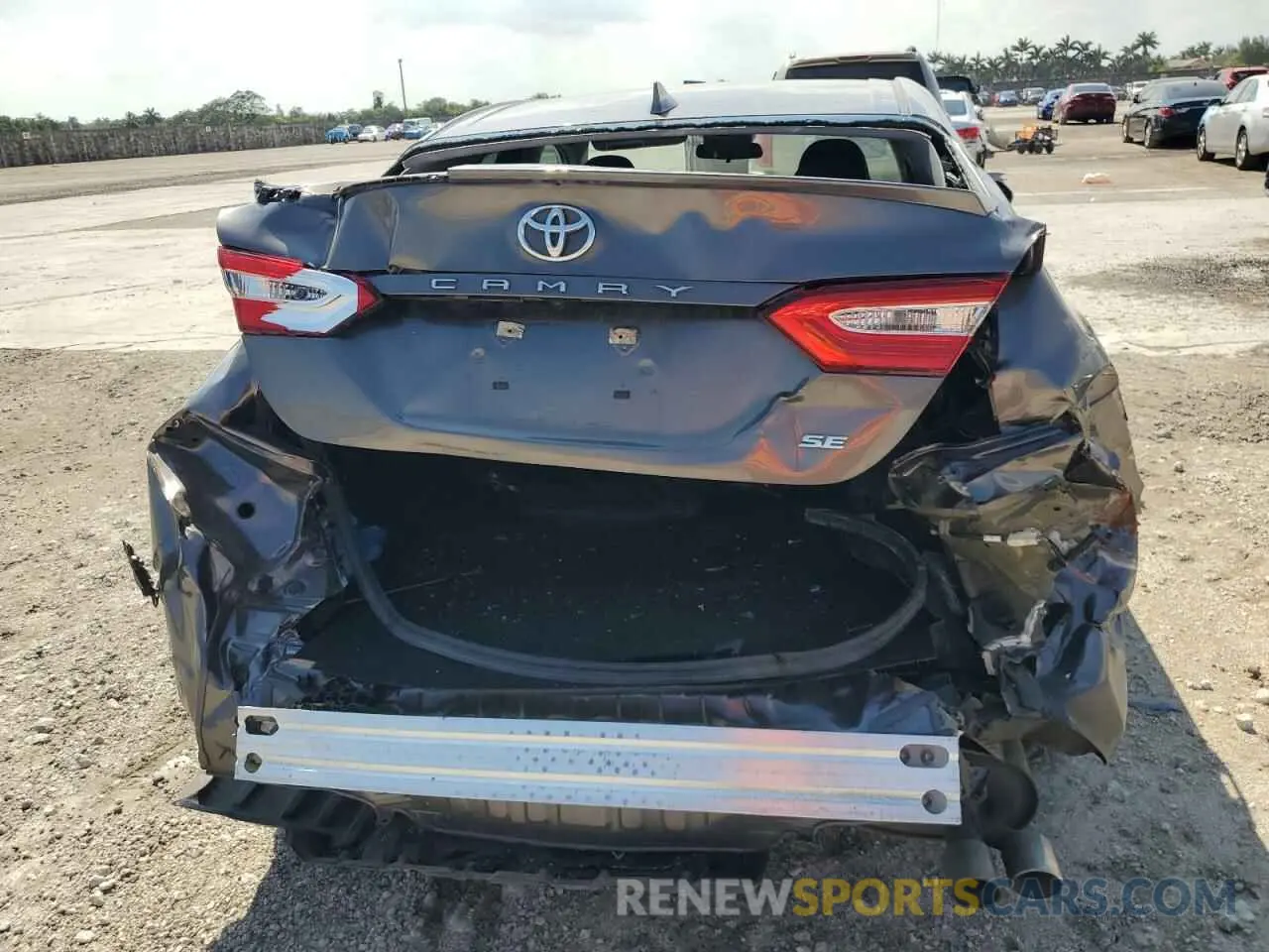 6 fotografías del automóvil dañado 4T1G11AK1LU975181 TOYOTA CAMRY 2020