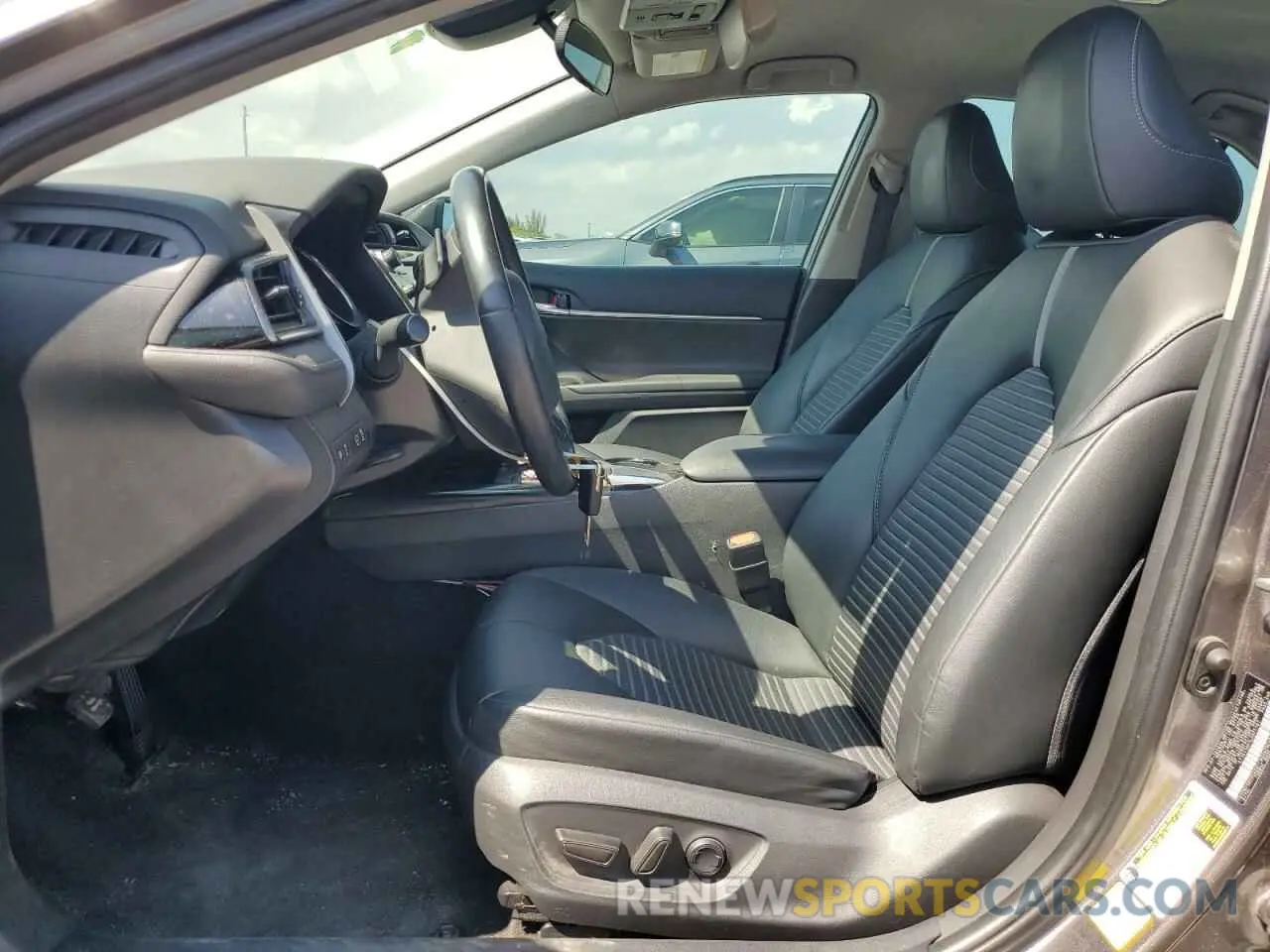 7 fotografías del automóvil dañado 4T1G11AK1LU975181 TOYOTA CAMRY 2020