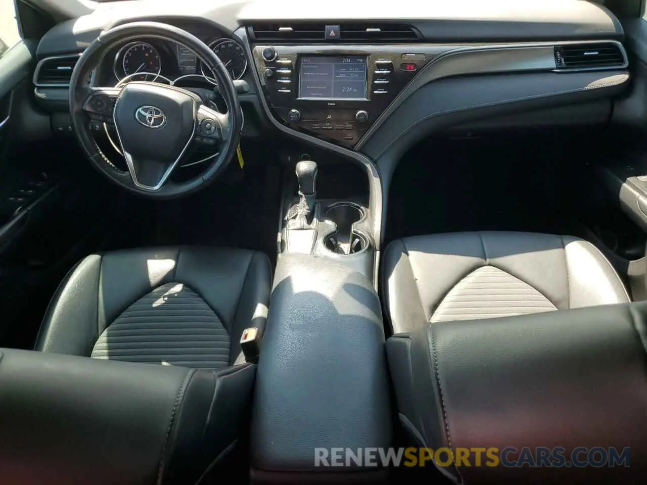 8 fotografías del automóvil dañado 4T1G11AK1LU975181 TOYOTA CAMRY 2020