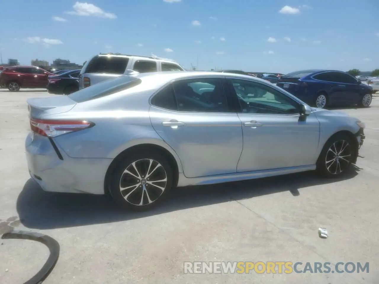 3 fotografías del automóvil dañado 4T1G11AK2LU330734 TOYOTA CAMRY 2020