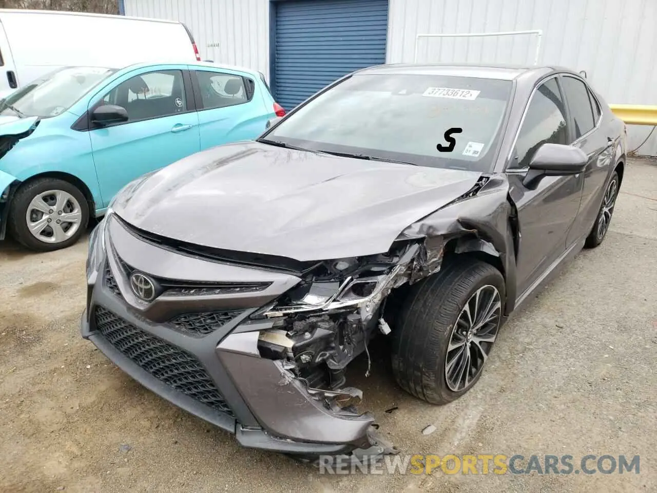 2 fotografías del automóvil dañado 4T1G11AK2LU341331 TOYOTA CAMRY 2020