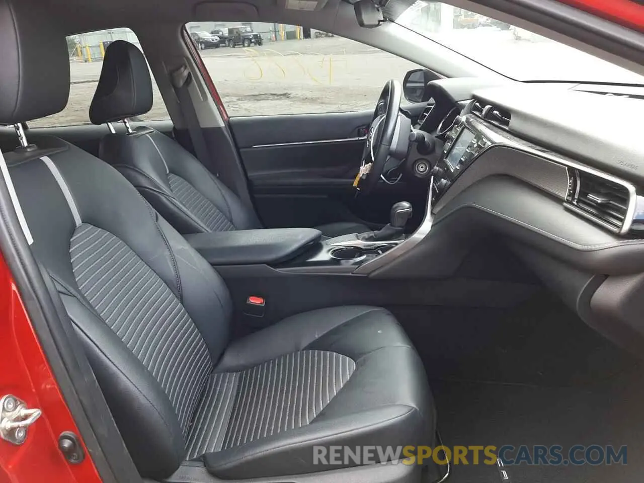 5 fotografías del automóvil dañado 4T1G11AK2LU352720 TOYOTA CAMRY 2020