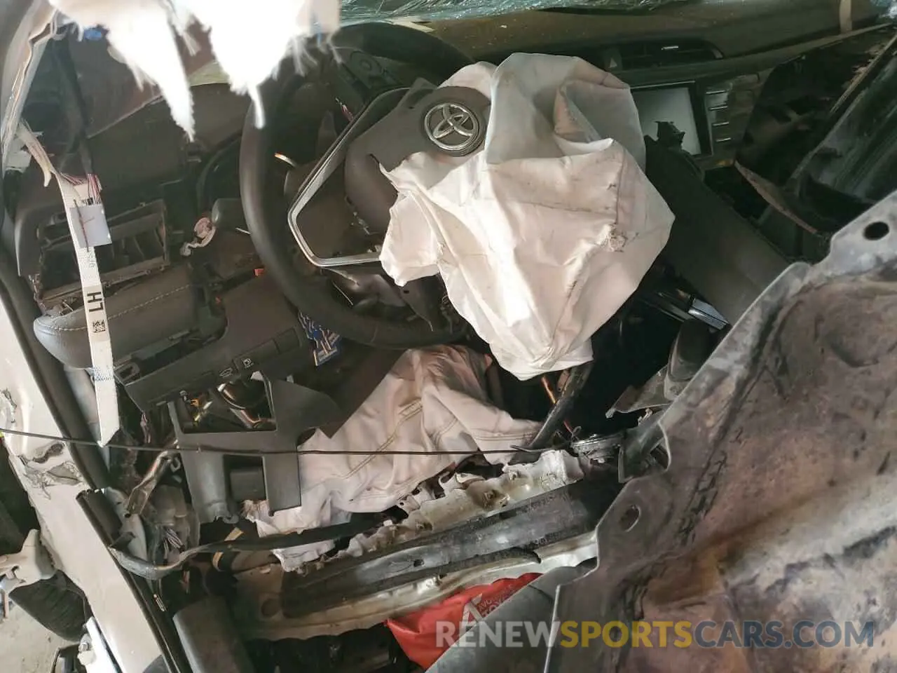 8 fotografías del automóvil dañado 4T1G11AK2LU356783 TOYOTA CAMRY 2020
