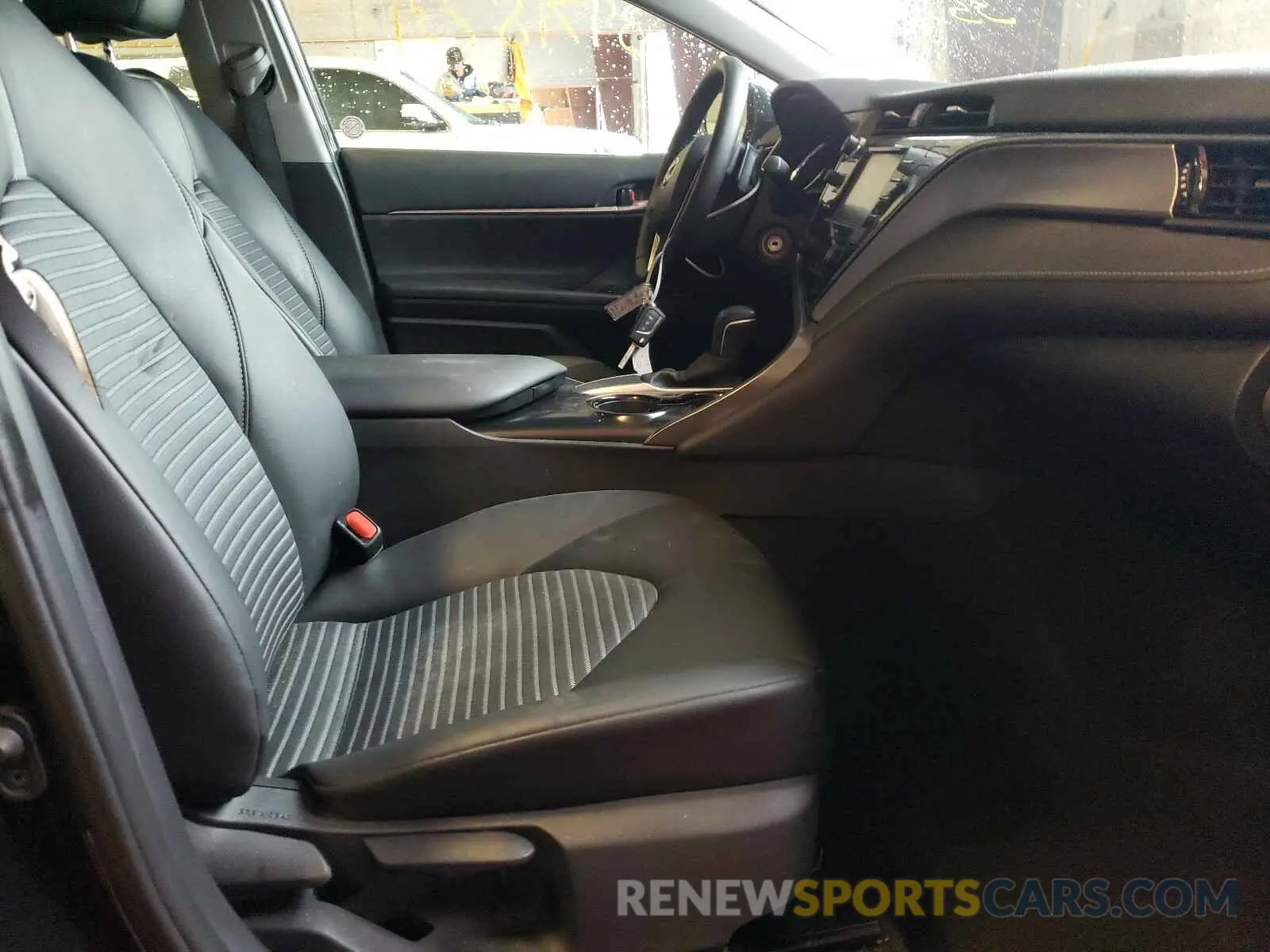 5 fotografías del automóvil dañado 4T1G11AK2LU357304 TOYOTA CAMRY 2020
