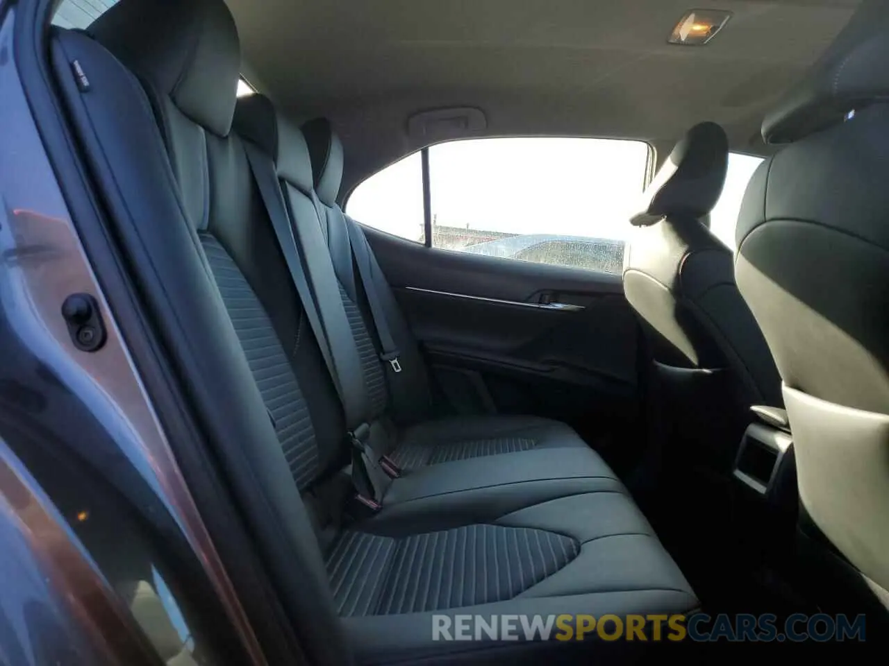 10 fotografías del automóvil dañado 4T1G11AK2LU504690 TOYOTA CAMRY 2020