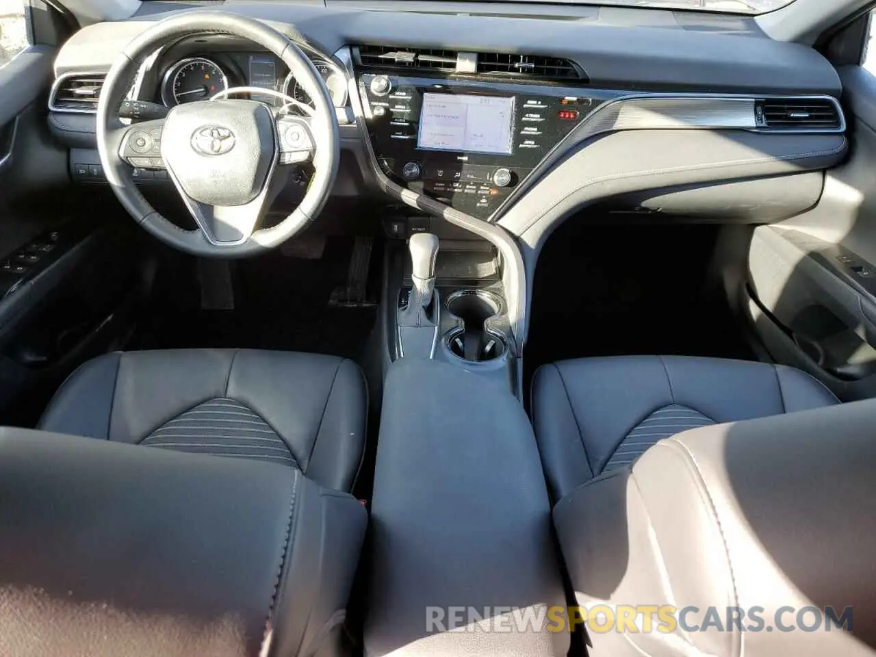 8 fotografías del automóvil dañado 4T1G11AK2LU504690 TOYOTA CAMRY 2020