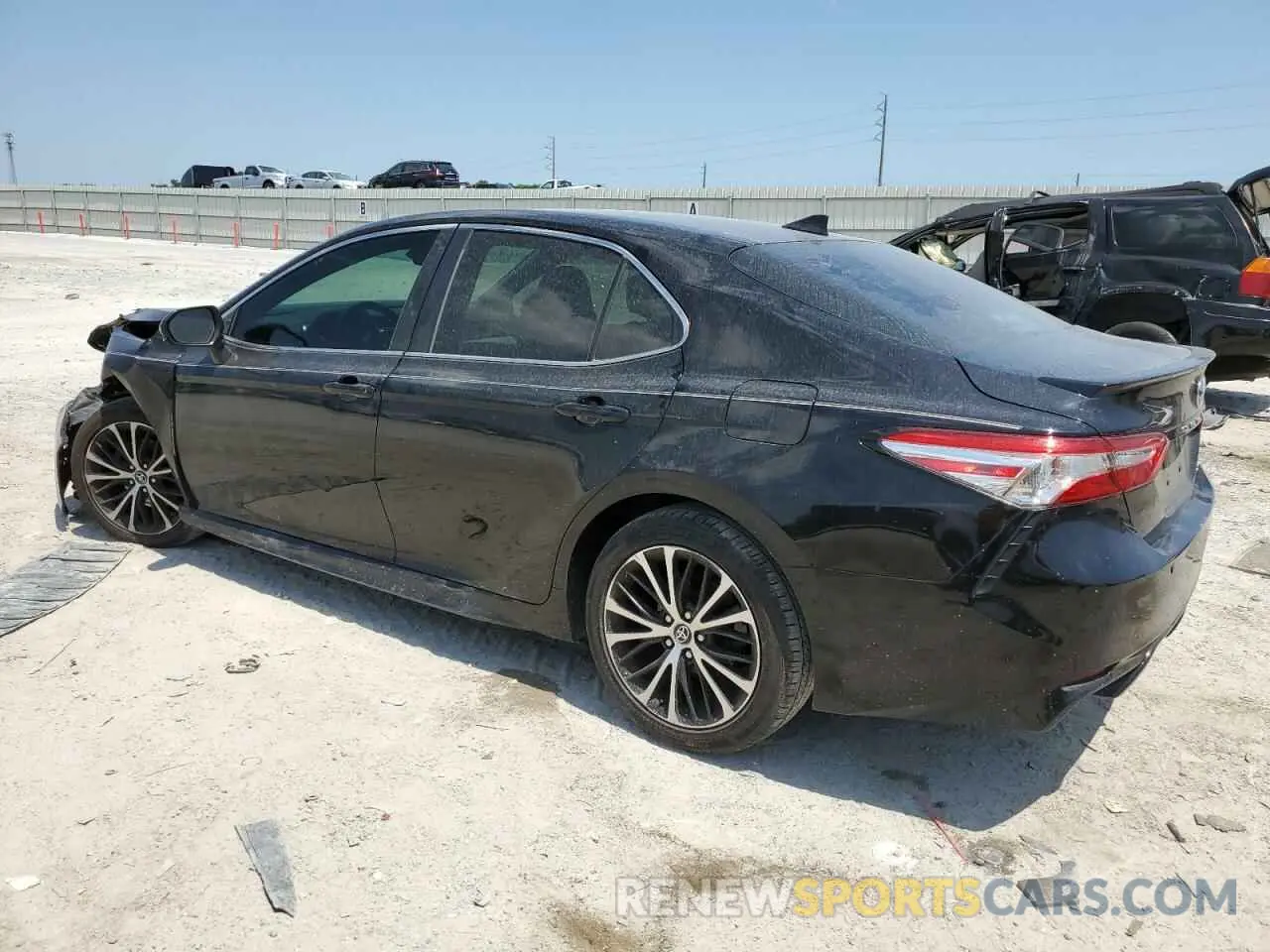 2 fotografías del automóvil dañado 4T1G11AK2LU859889 TOYOTA CAMRY 2020
