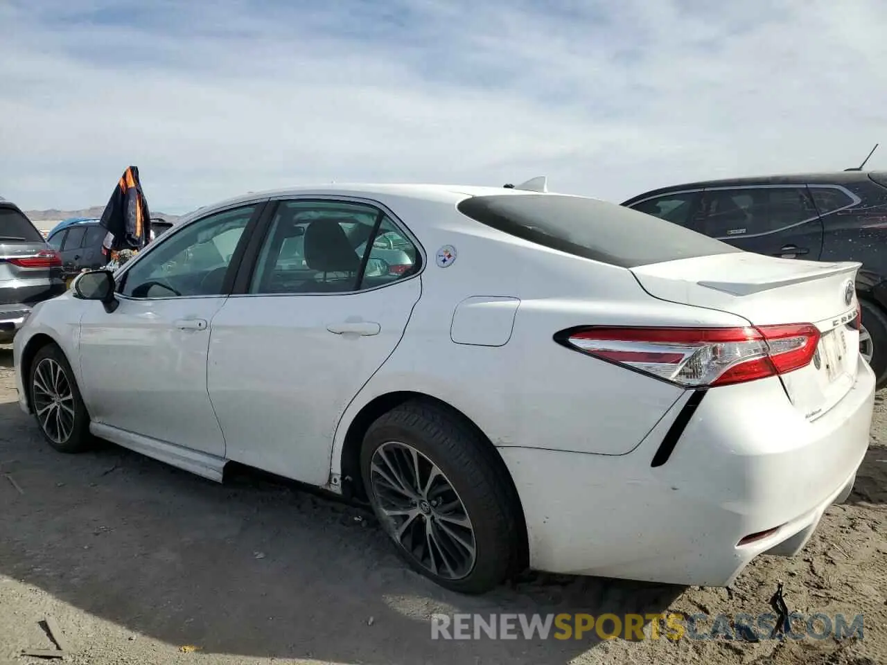 2 fotografías del automóvil dañado 4T1G11AK2LU887756 TOYOTA CAMRY 2020