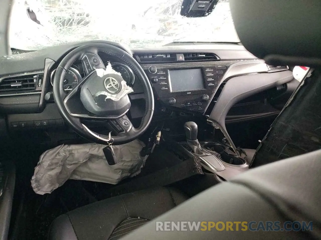 8 fotografías del automóvil dañado 4T1G11AK2LU899941 TOYOTA CAMRY 2020
