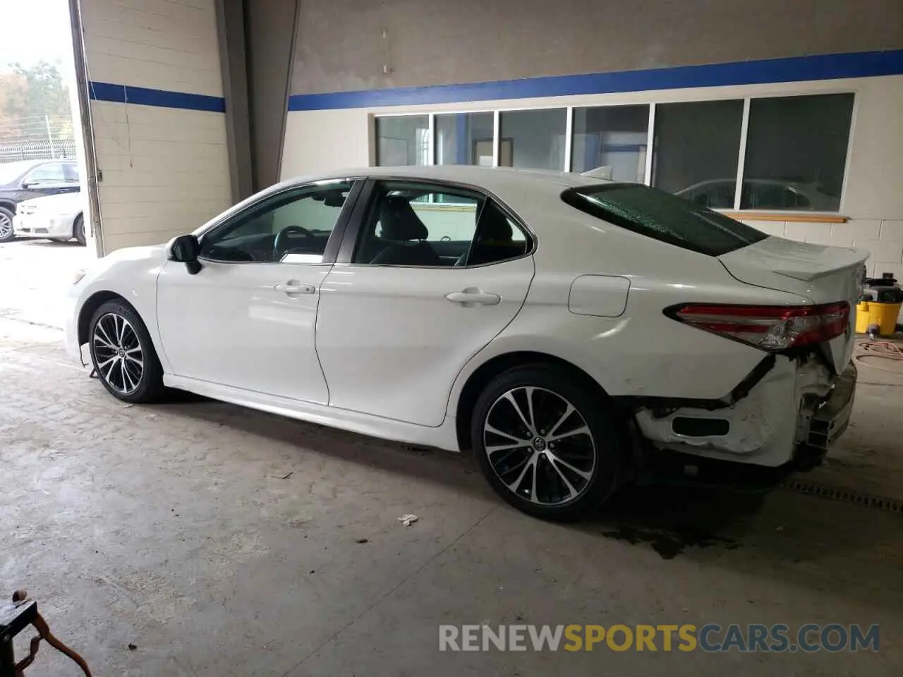 2 fotografías del automóvil dañado 4T1G11AK2LU903423 TOYOTA CAMRY 2020
