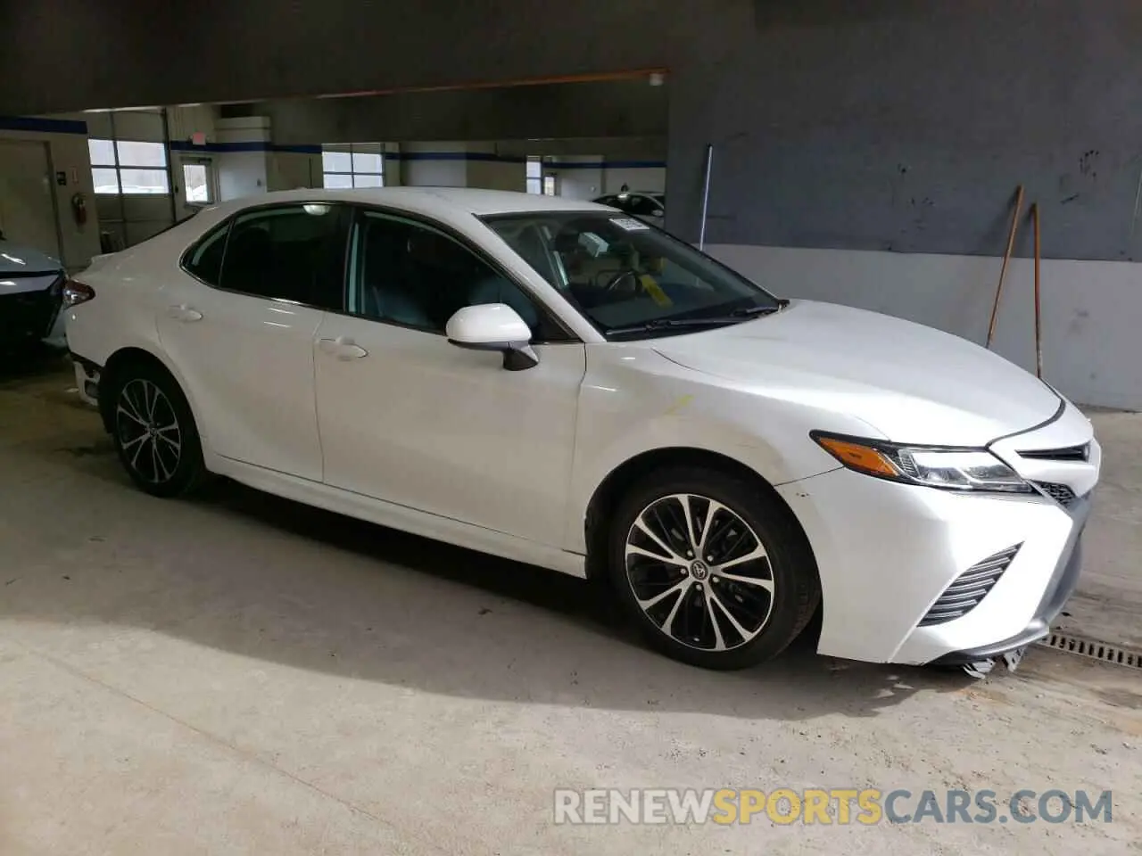 4 fotografías del automóvil dañado 4T1G11AK2LU903423 TOYOTA CAMRY 2020