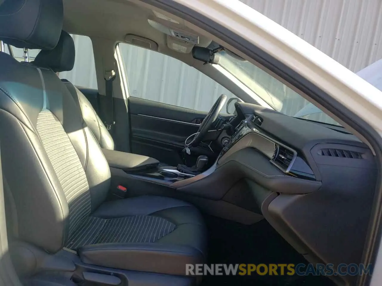 5 fotografías del automóvil dañado 4T1G11AK2LU904295 TOYOTA CAMRY 2020