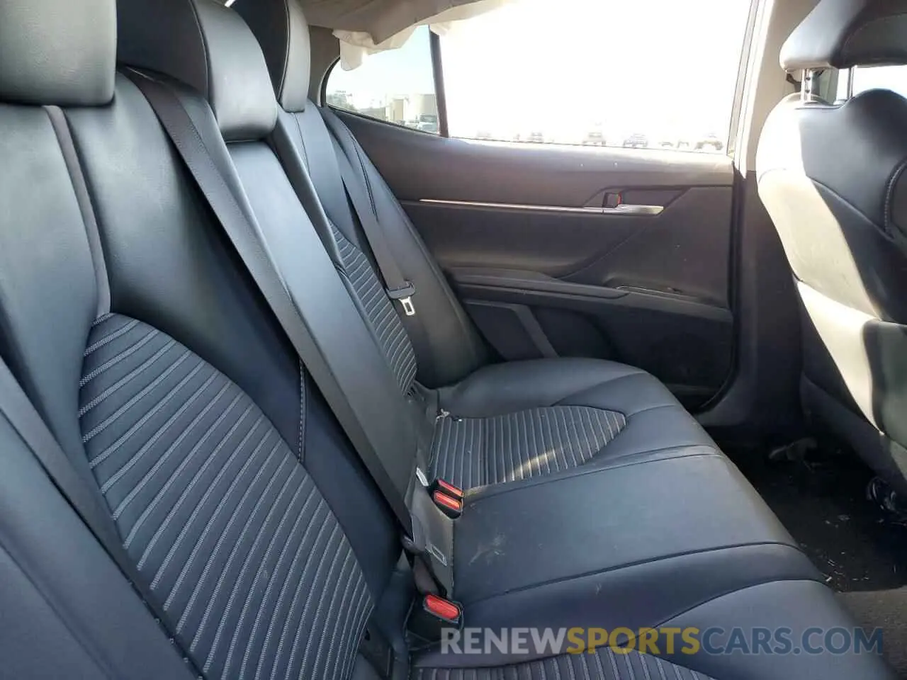 10 fotografías del automóvil dañado 4T1G11AK2LU910727 TOYOTA CAMRY 2020