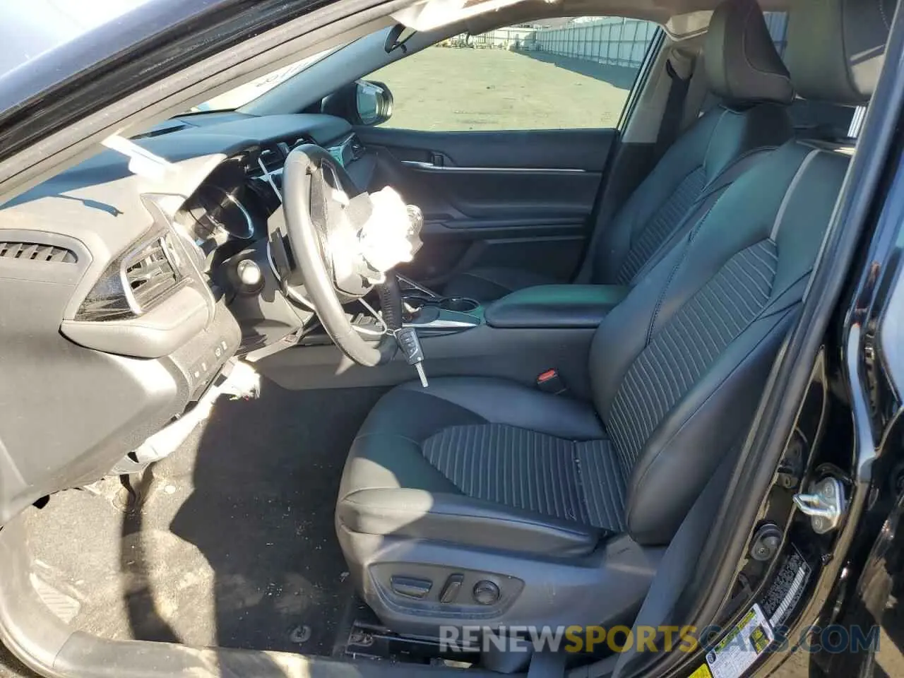 7 fotografías del automóvil dañado 4T1G11AK2LU910727 TOYOTA CAMRY 2020