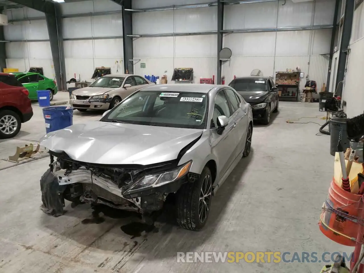2 fotografías del automóvil dañado 4T1G11AK2LU932288 TOYOTA CAMRY 2020