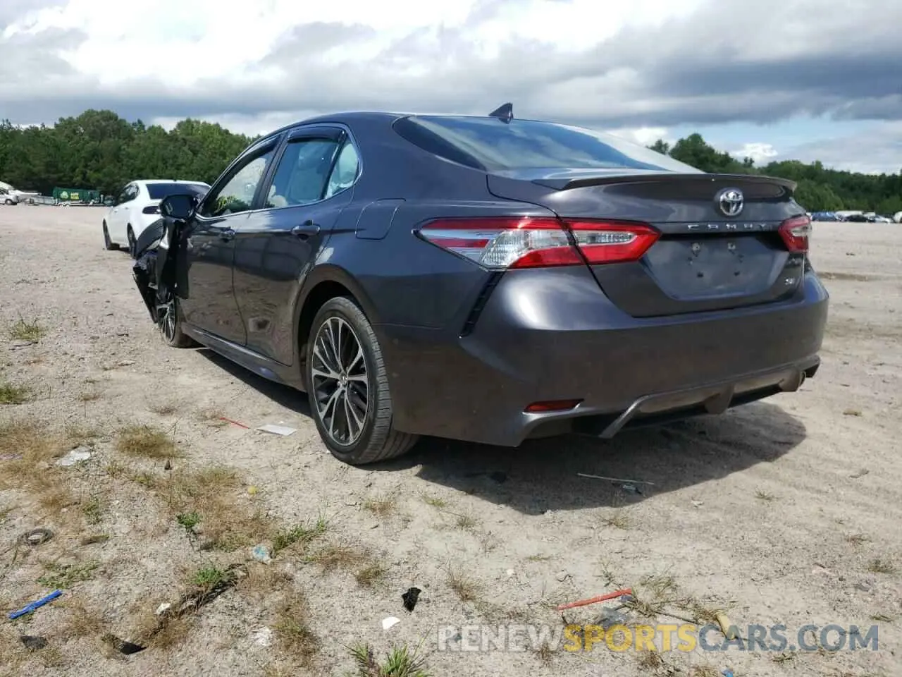 3 fotografías del automóvil dañado 4T1G11AK2LU934669 TOYOTA CAMRY 2020