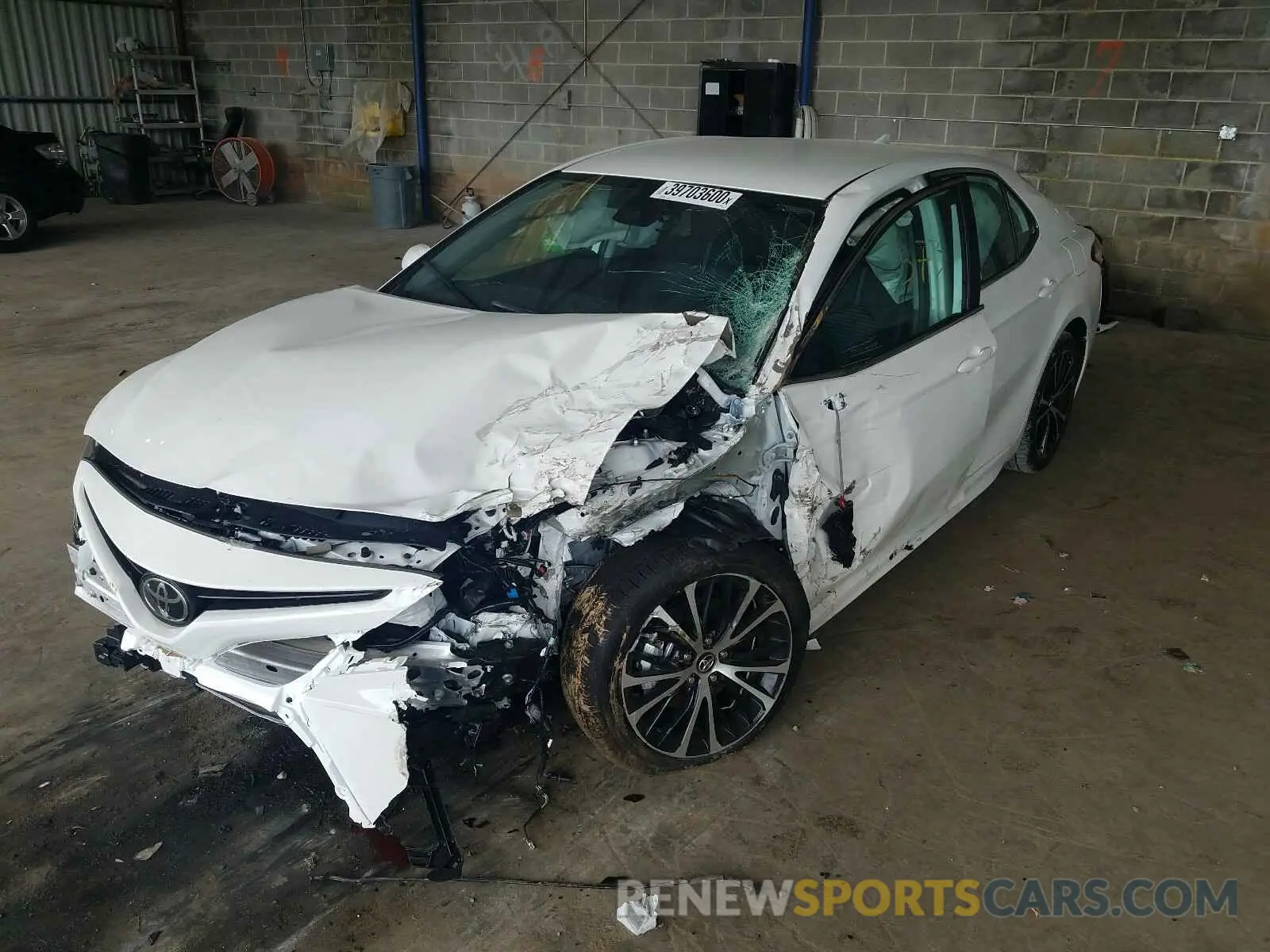 2 fotografías del automóvil dañado 4T1G11AK2LU941038 TOYOTA CAMRY 2020