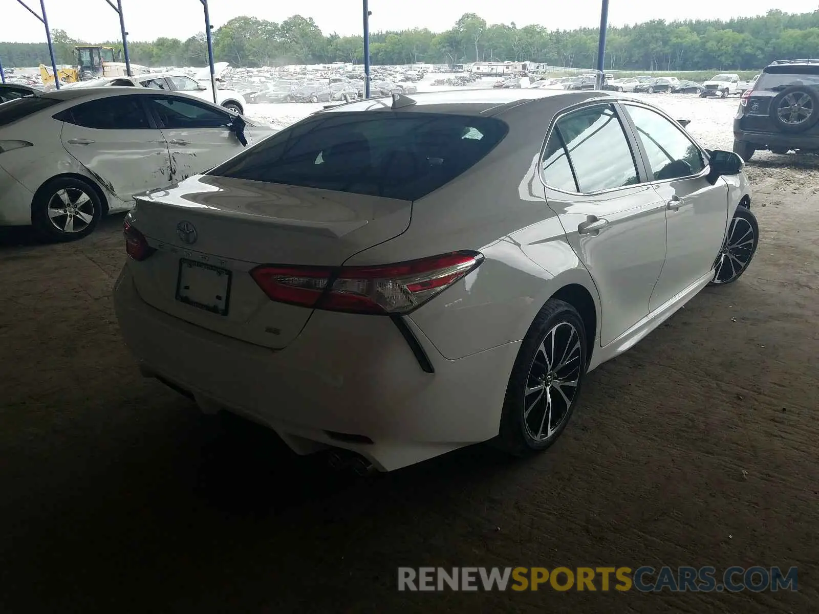 4 fotografías del automóvil dañado 4T1G11AK2LU941038 TOYOTA CAMRY 2020
