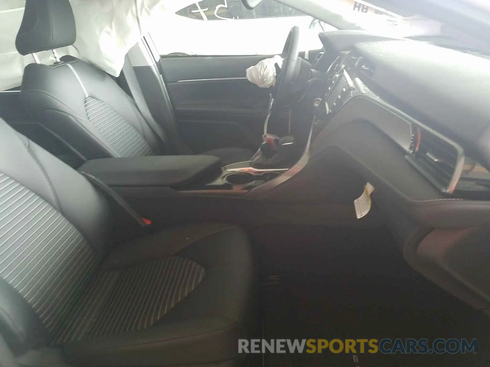 5 fotografías del automóvil dañado 4T1G11AK2LU941038 TOYOTA CAMRY 2020