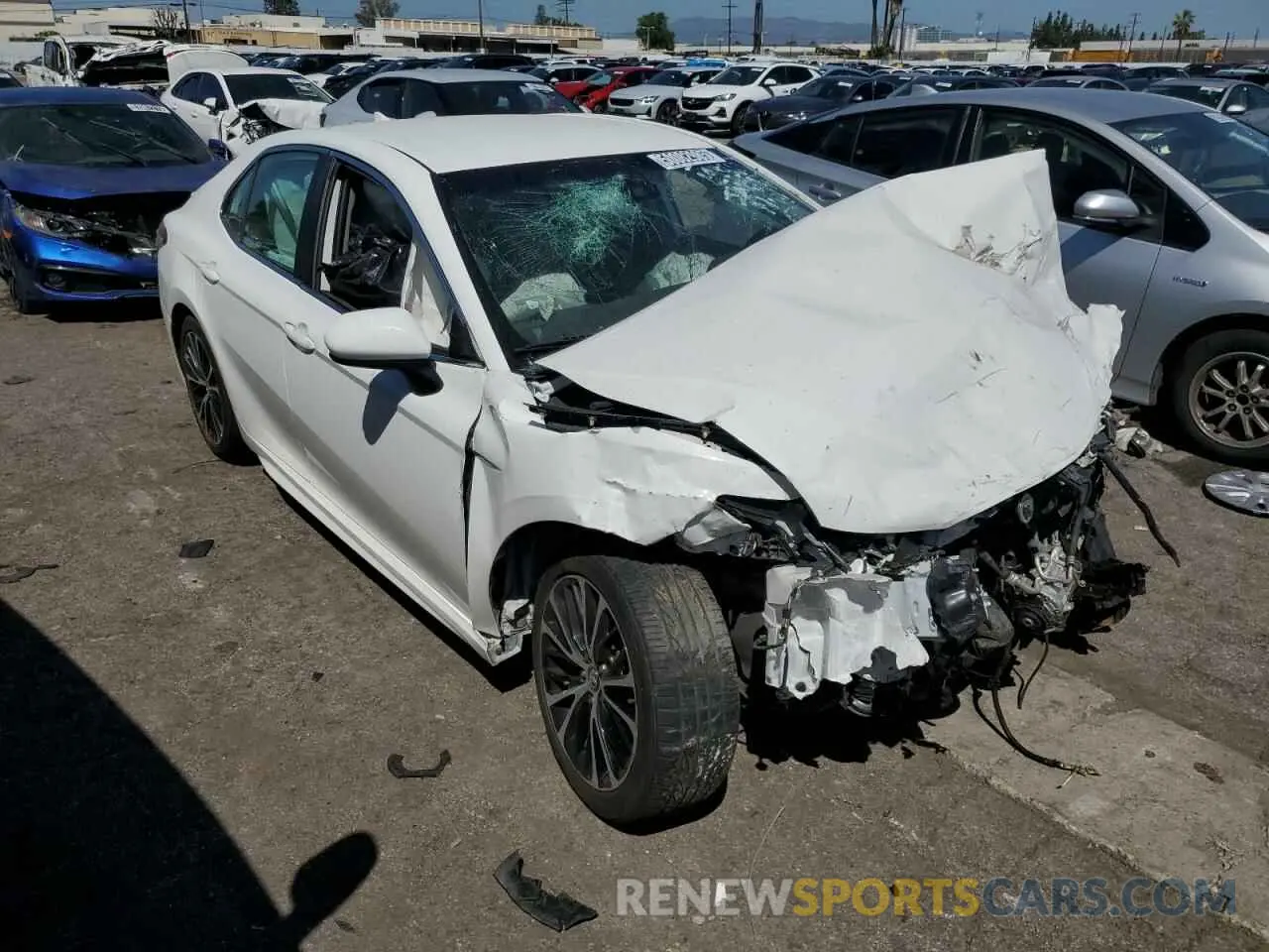4 fotografías del automóvil dañado 4T1G11AK2LU942853 TOYOTA CAMRY 2020