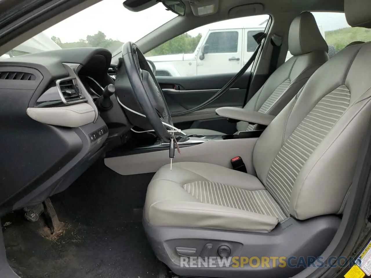 7 fotografías del automóvil dañado 4T1G11AK2LU956865 TOYOTA CAMRY 2020