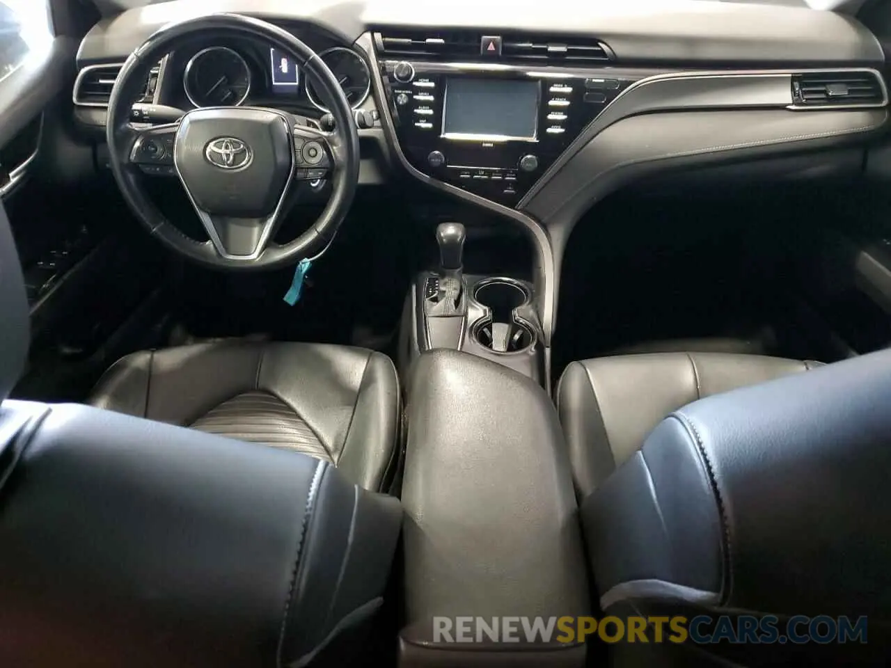 8 fotografías del automóvil dañado 4T1G11AK2LU966599 TOYOTA CAMRY 2020