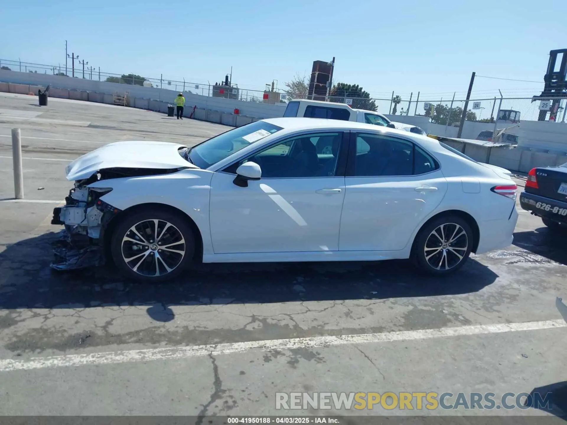 15 fotografías del automóvil dañado 4T1G11AK2LU970118 TOYOTA CAMRY 2020