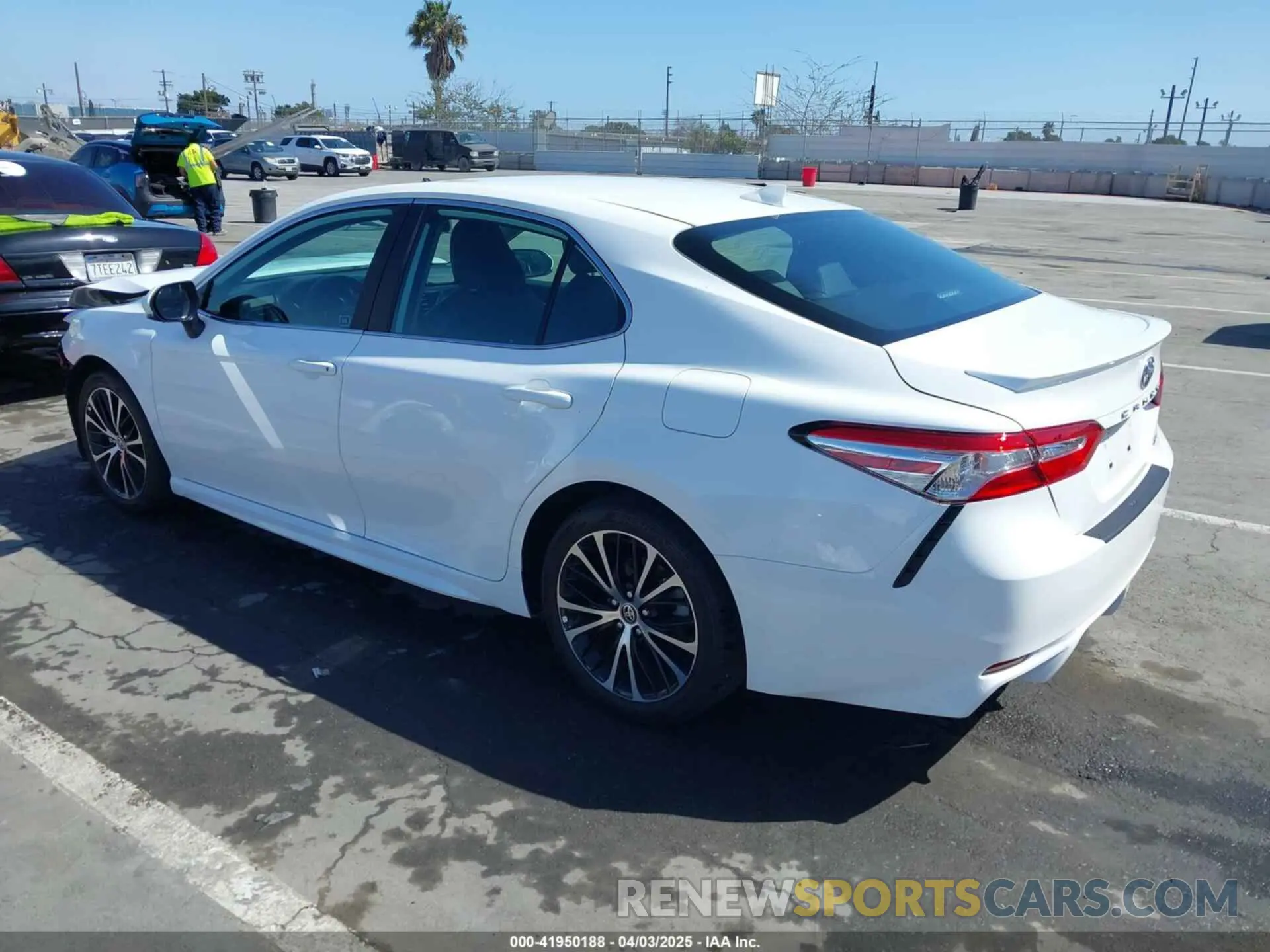 3 fotografías del automóvil dañado 4T1G11AK2LU970118 TOYOTA CAMRY 2020