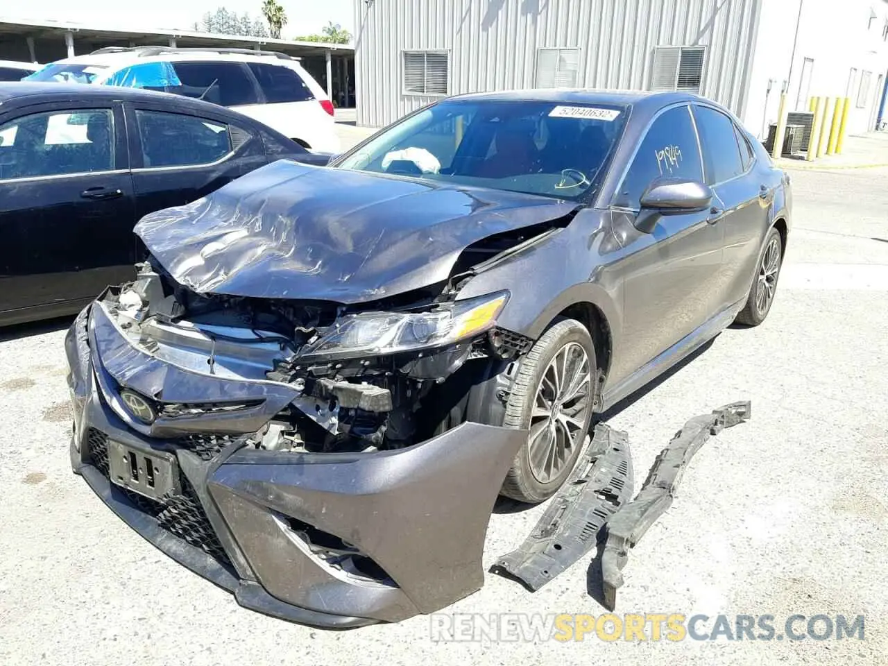 2 fotografías del automóvil dañado 4T1G11AK2LU971592 TOYOTA CAMRY 2020