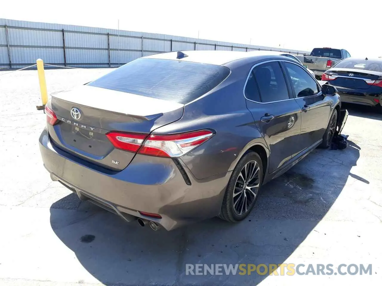 4 fotografías del automóvil dañado 4T1G11AK2LU971592 TOYOTA CAMRY 2020
