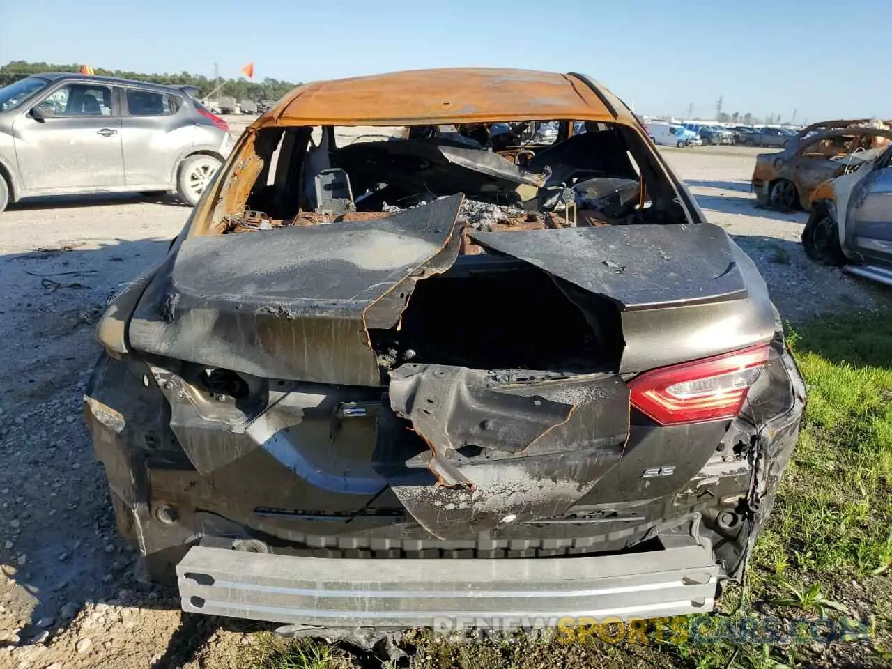 6 fotografías del automóvil dañado 4T1G11AK2LU972600 TOYOTA CAMRY 2020
