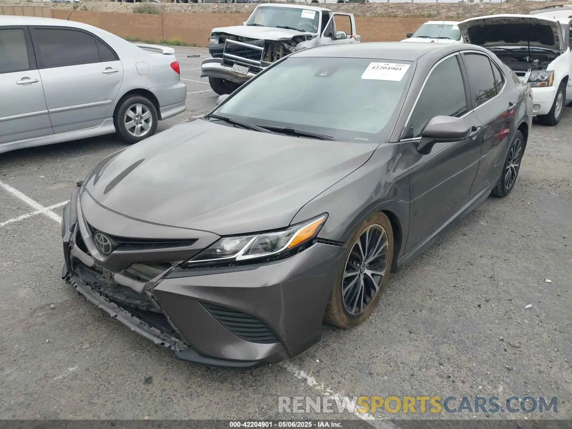 2 fotografías del automóvil dañado 4T1G11AK2LU989218 TOYOTA CAMRY 2020