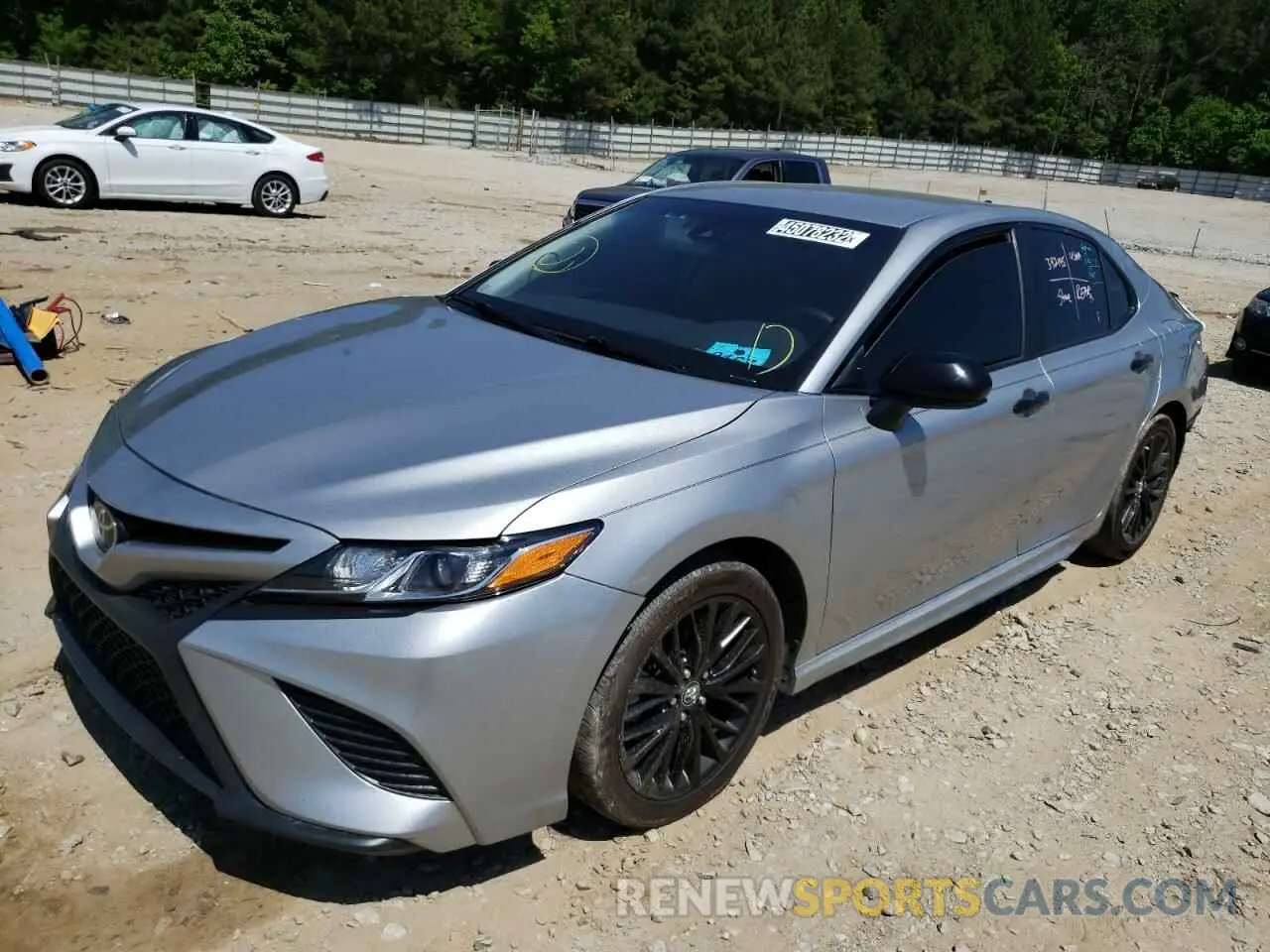 2 fotografías del automóvil dañado 4T1G11AK3LU301310 TOYOTA CAMRY 2020