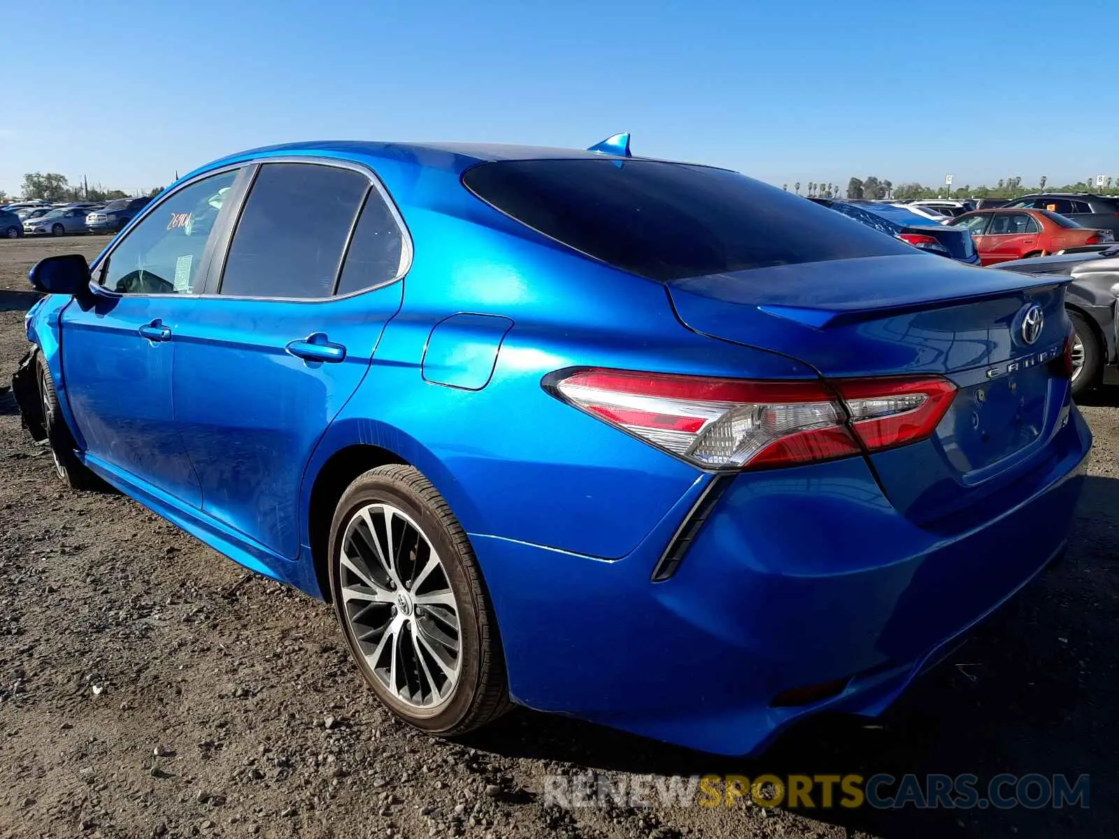 3 fotografías del automóvil dañado 4T1G11AK3LU306667 TOYOTA CAMRY 2020