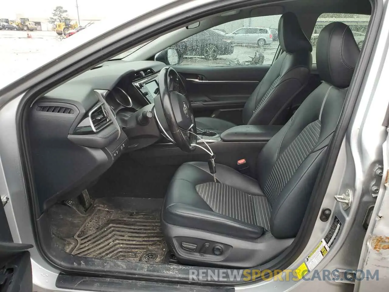 7 fotografías del automóvil dañado 4T1G11AK3LU322920 TOYOTA CAMRY 2020