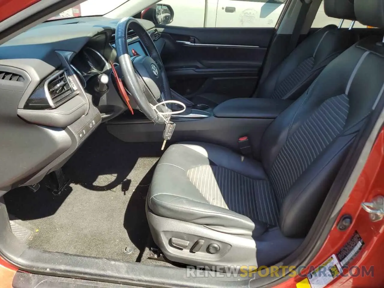7 fotografías del automóvil dañado 4T1G11AK3LU335067 TOYOTA CAMRY 2020