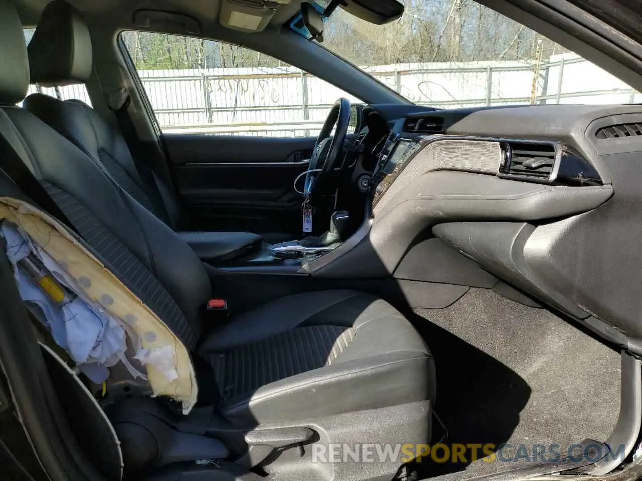 5 fotografías del automóvil dañado 4T1G11AK3LU338096 TOYOTA CAMRY 2020