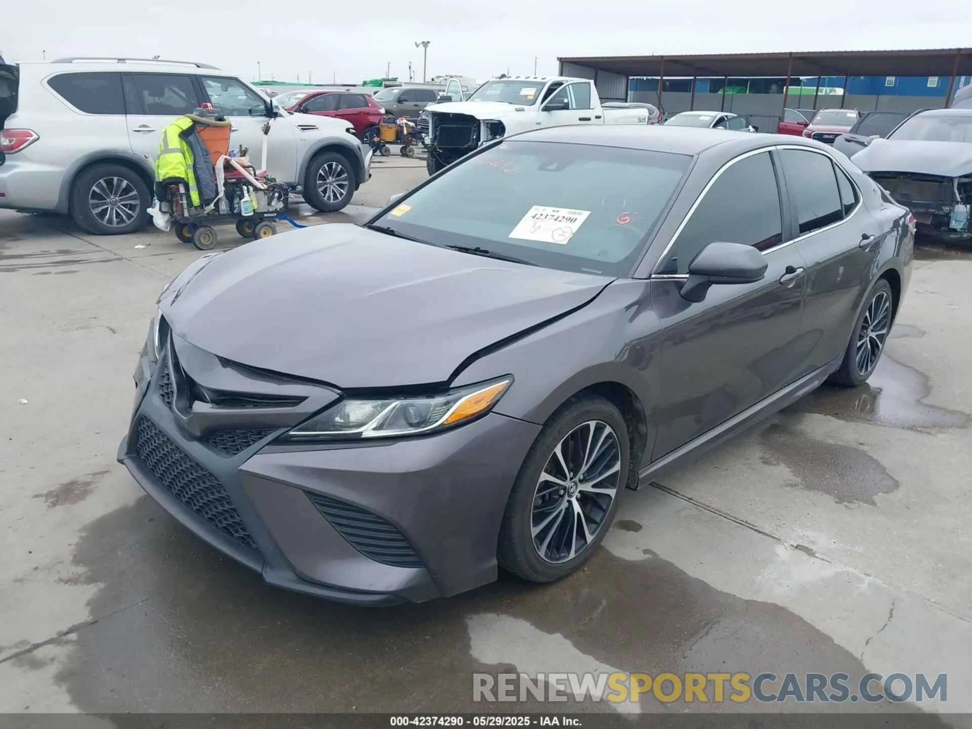 2 fotografías del automóvil dañado 4T1G11AK3LU349972 TOYOTA CAMRY 2020