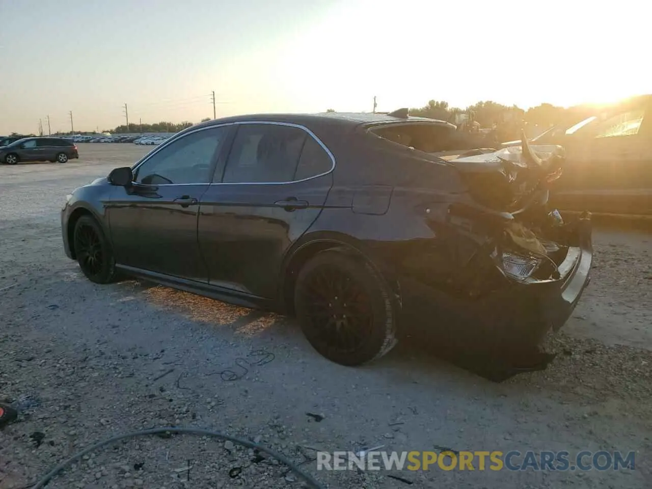 2 fotografías del automóvil dañado 4T1G11AK3LU502141 TOYOTA CAMRY 2020